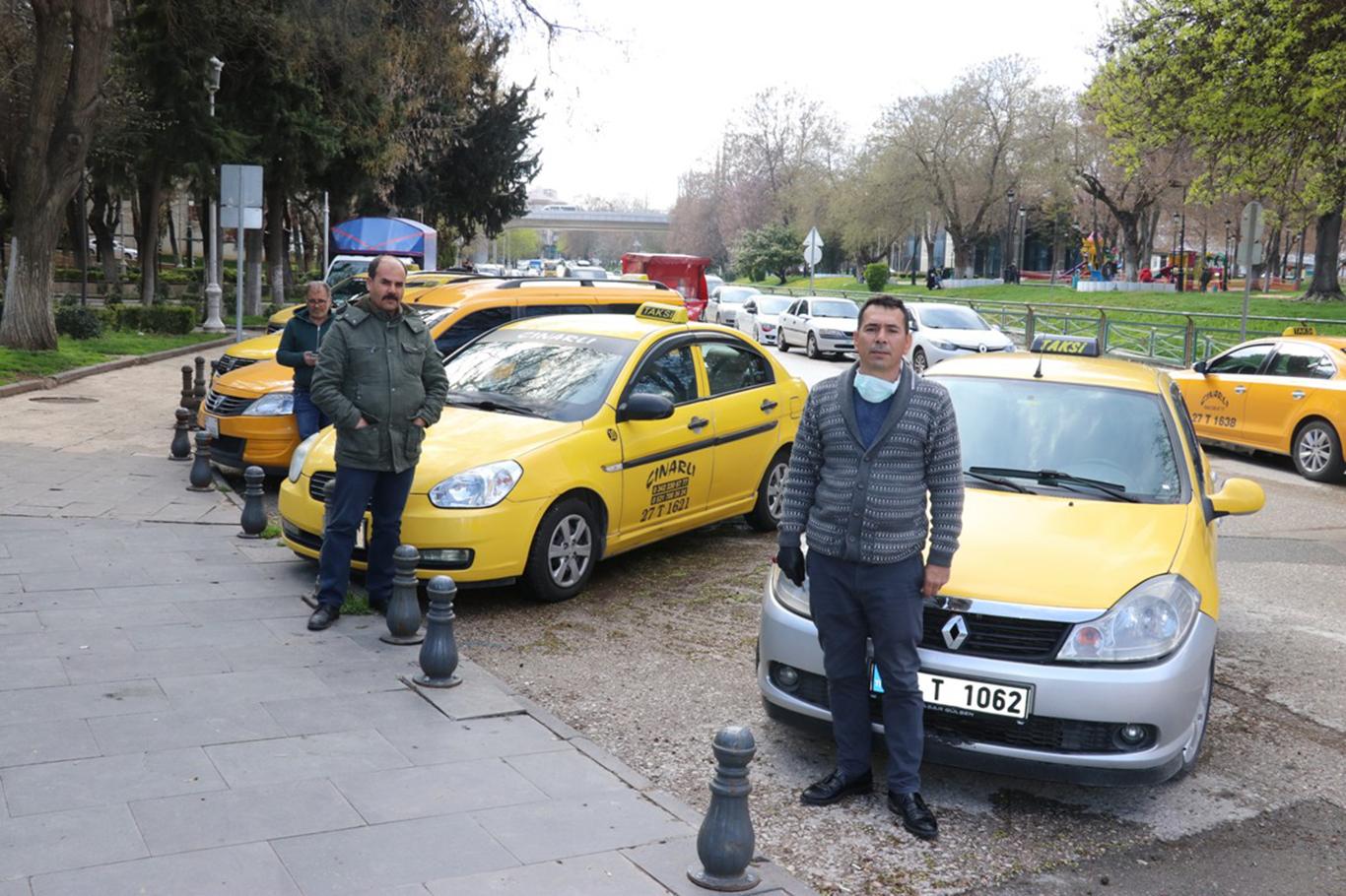 Gaziantep'te taksiciler: Virüs nedeniyle işlerimiz düştü, para kazanamıyoruz